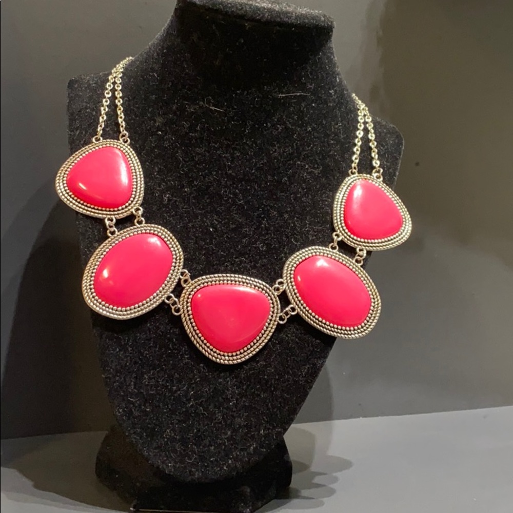 🎀 Hot pink & silver necklace 🎀